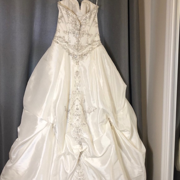Alfred Angelo sweetheart bridal gown - Picture 5 of 11